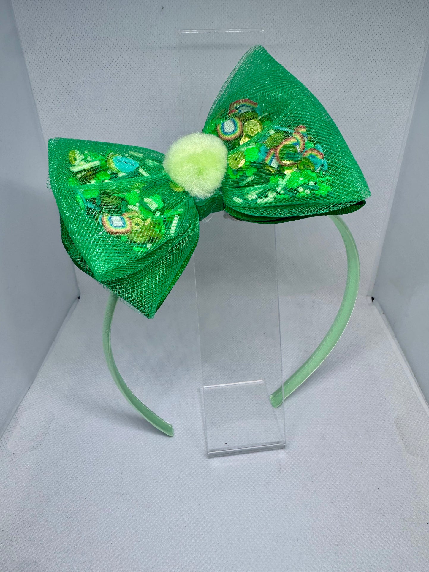 Rainbow Clover Shaker Bow